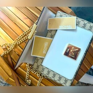 Michael Kors chain shoulder hand bag. Used excellent like new condition